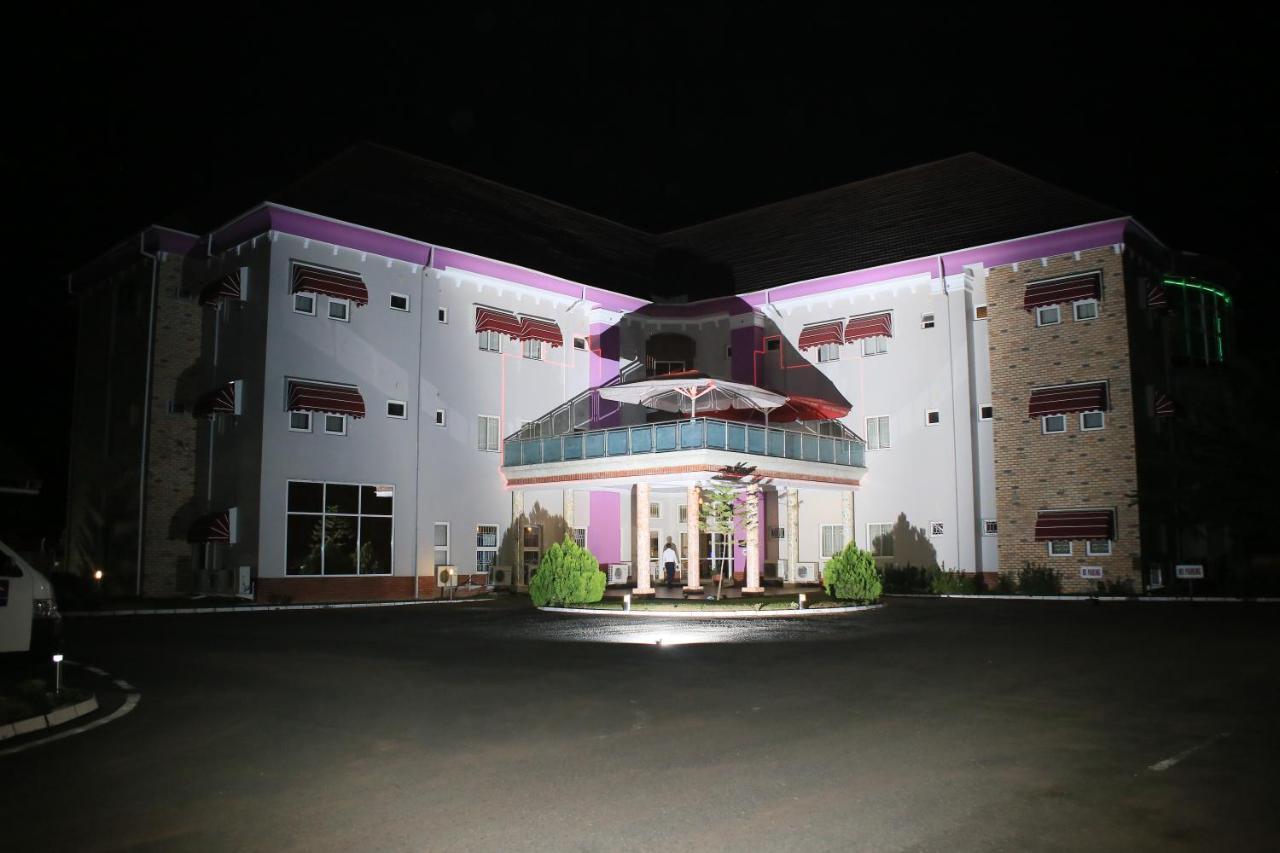 Oxygen Holiday Resort Owerri Bagian luar foto